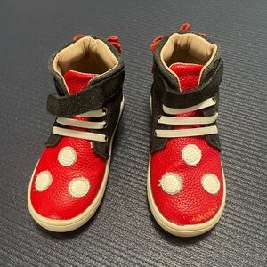 Minnie Mouse leather shoes with glitter and bows. 2-3 yrs. Monkey Feet.